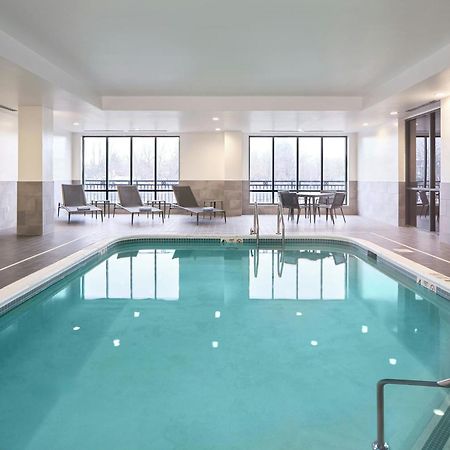Отель Courtyard By Marriott Саратога-Спрингс Экстерьер фото
